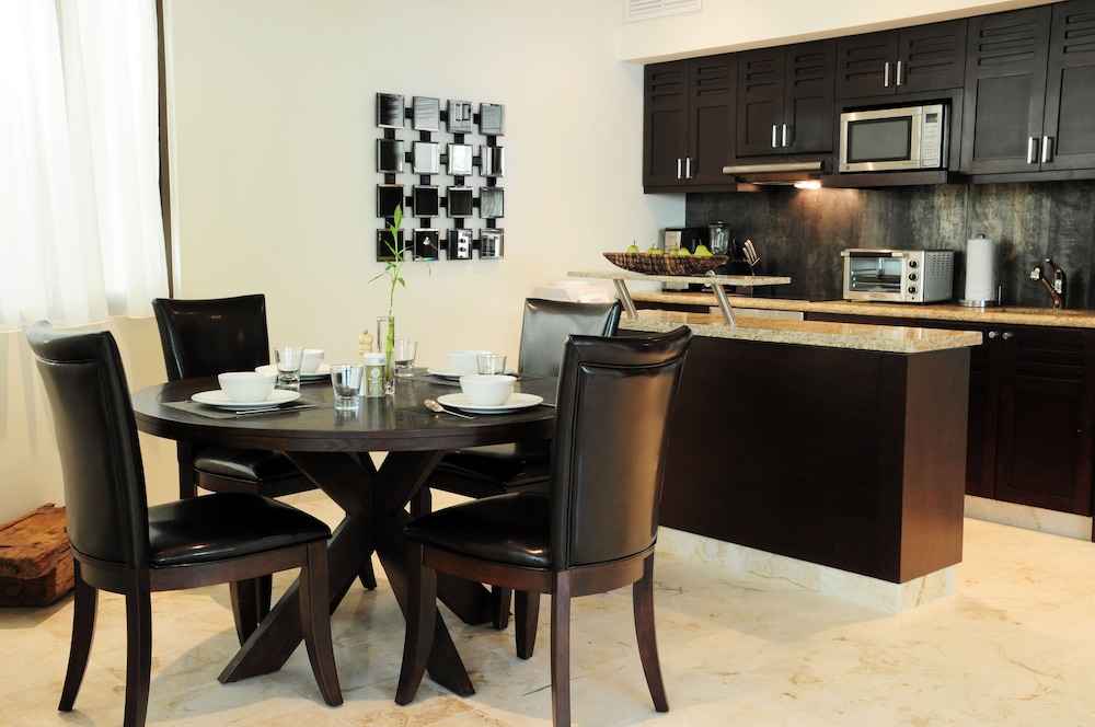 Deluxe Condo, 2 Bedrooms, Kitchen - Photo 7