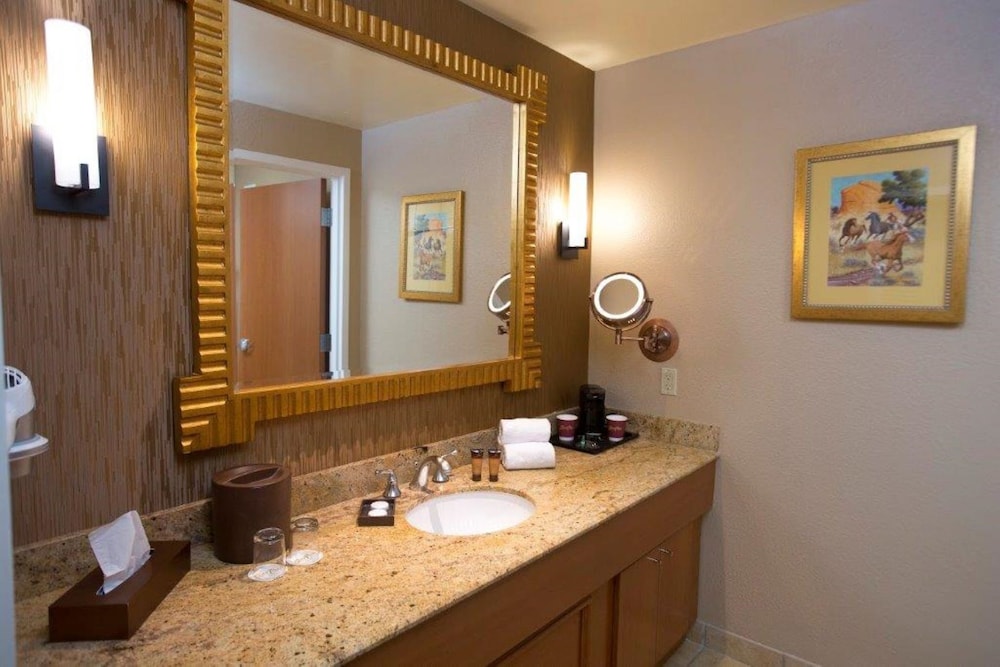 Premium Room, 2 Queen Beds, Non Smoking (Premium View) - Photo 2