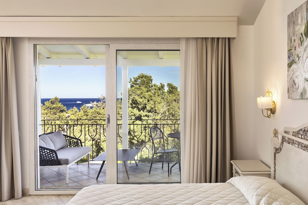 Junior Double or Twin Room photo 3