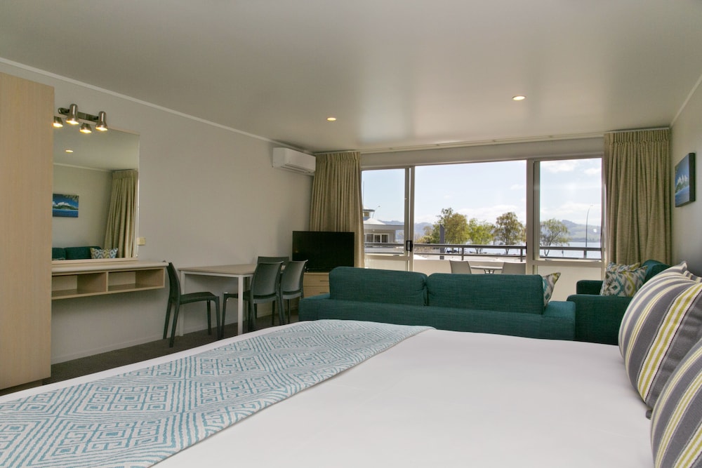 Studio, Jetted Tub, Lake View