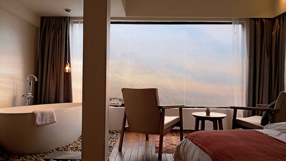 Family Room with View photo 3