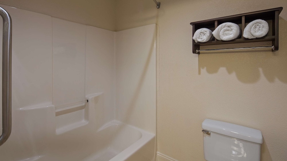 Standard Room, 1 King Bed, Bathtub, River View - Photo 12