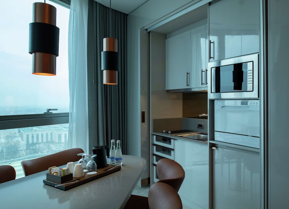 Suite, 1 Bedroom, Kitchen - Photo 4