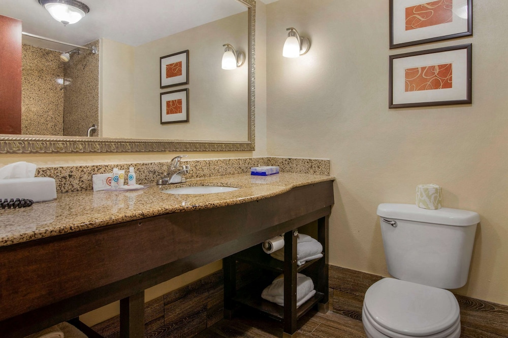 Suite, 2 Queen Beds, Non Smoking (Upgrade) - Photo 4