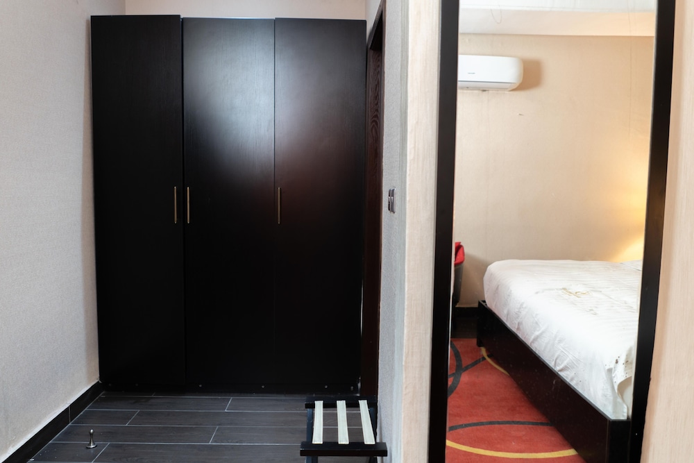 Signature Suite, 1 King Bed, City View, Executive Level photo 2