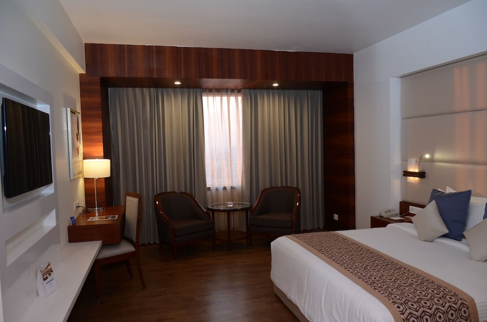 Junior Suite, 1 Double Bed, Bathtub - Photo 14