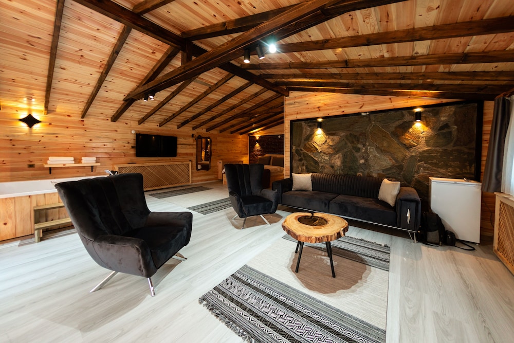 Business Chalet, 1 Double Bed, Jetted Tub, Mountain View photo 1
