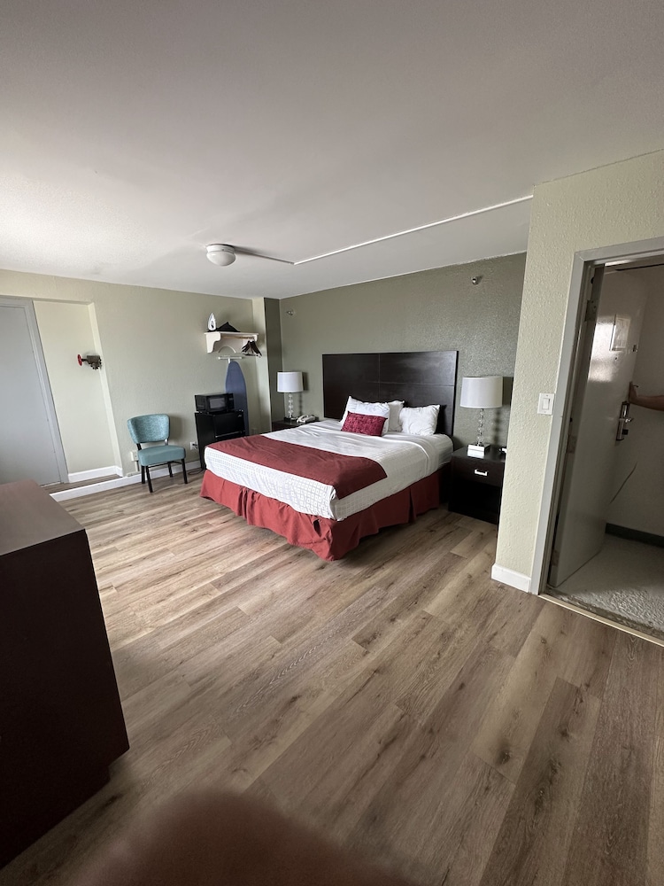 Basic Single Room, 1 King Bed, Sea View, Sea Facing
