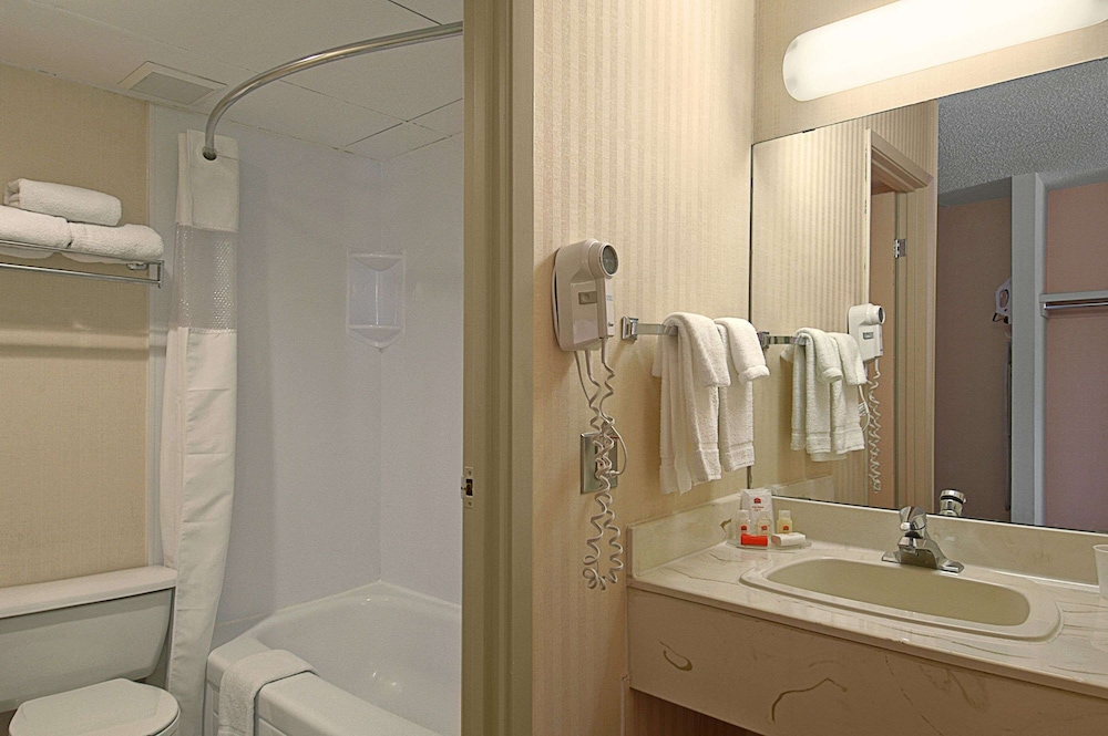 Standard Double Room, 2 Queen Beds, Non Smoking, Refrigerator & Microwave - Photo 1