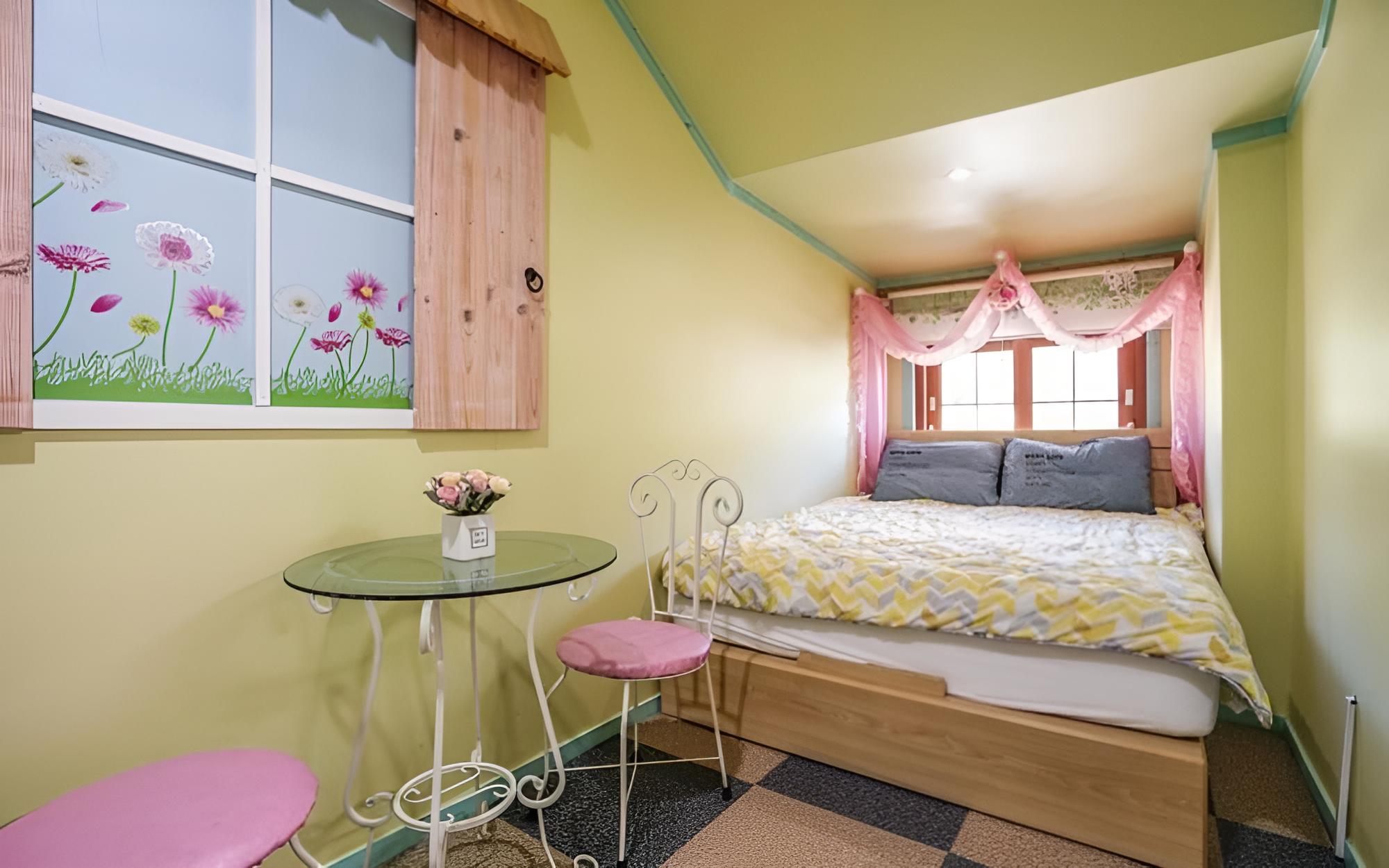 Room (Jasmine (Attic)) photo 3