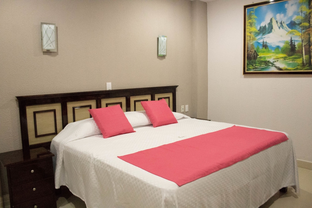 Deluxe Double Room, 1 King Bed, Accessible photo 3