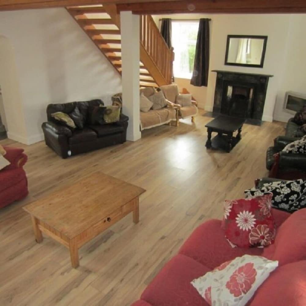House, 5 Bedrooms (Sleeps up to 32) photo 1