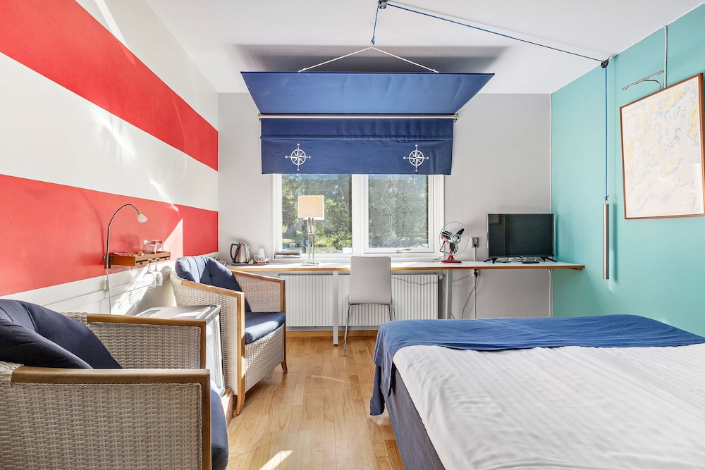 Superior Room, 1 Queen Bed, Non Smoking, Lake View