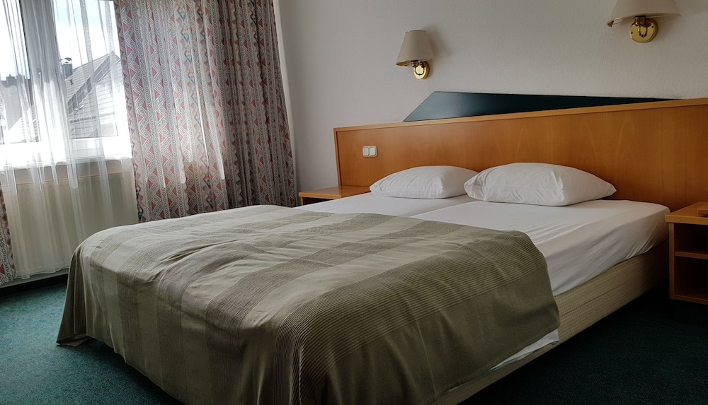 Basic Double or Twin Room, Non Smoking