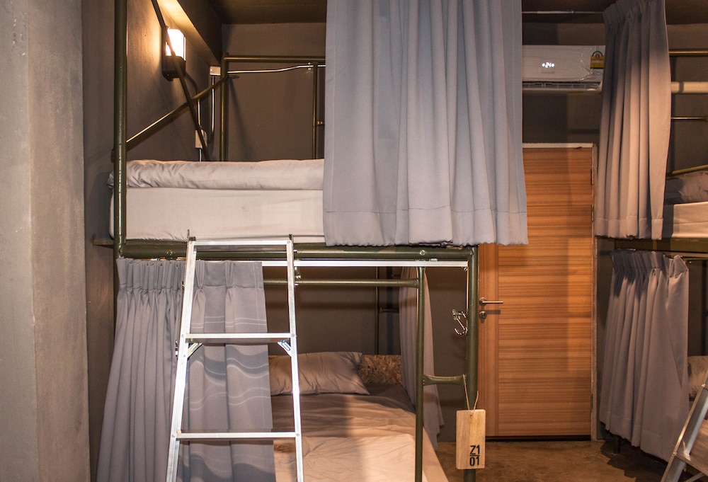 Shared Female Dorm photo 2