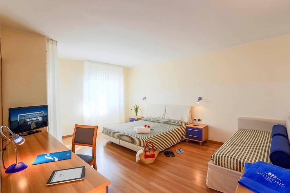 Classic Triple Room, Partial Sea View