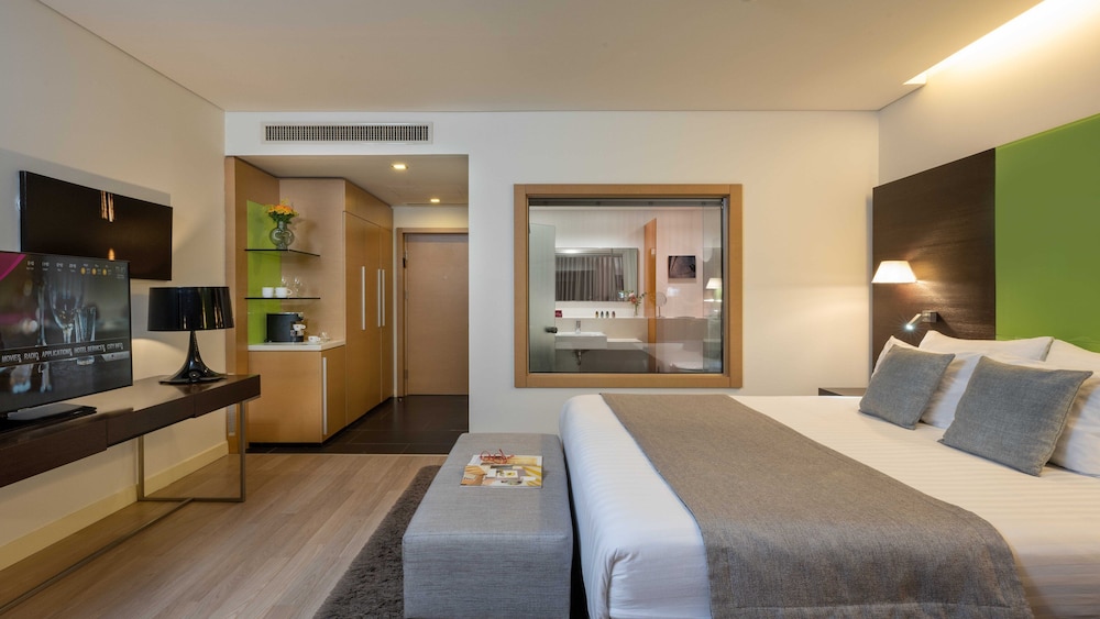 Standard Room, 1 King Bed (Top Floor) photo 2
