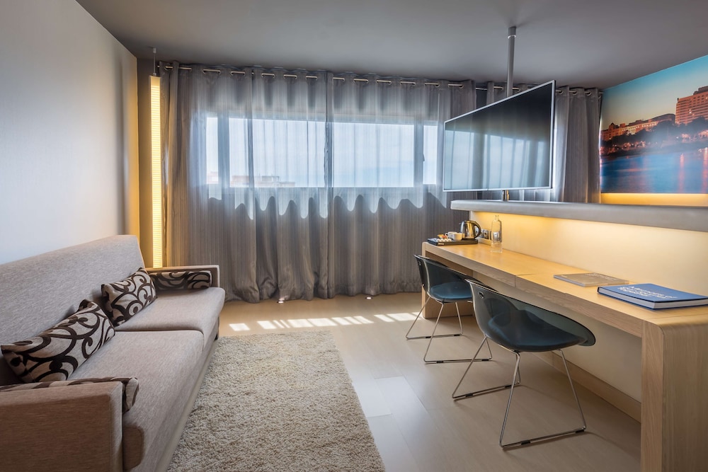 Junior Suite (2 Adults + 1 Child) photo 3