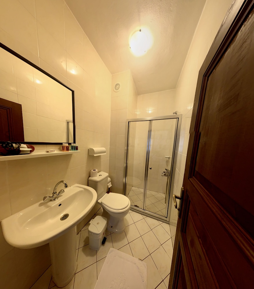 Standard Triple Room photo 2