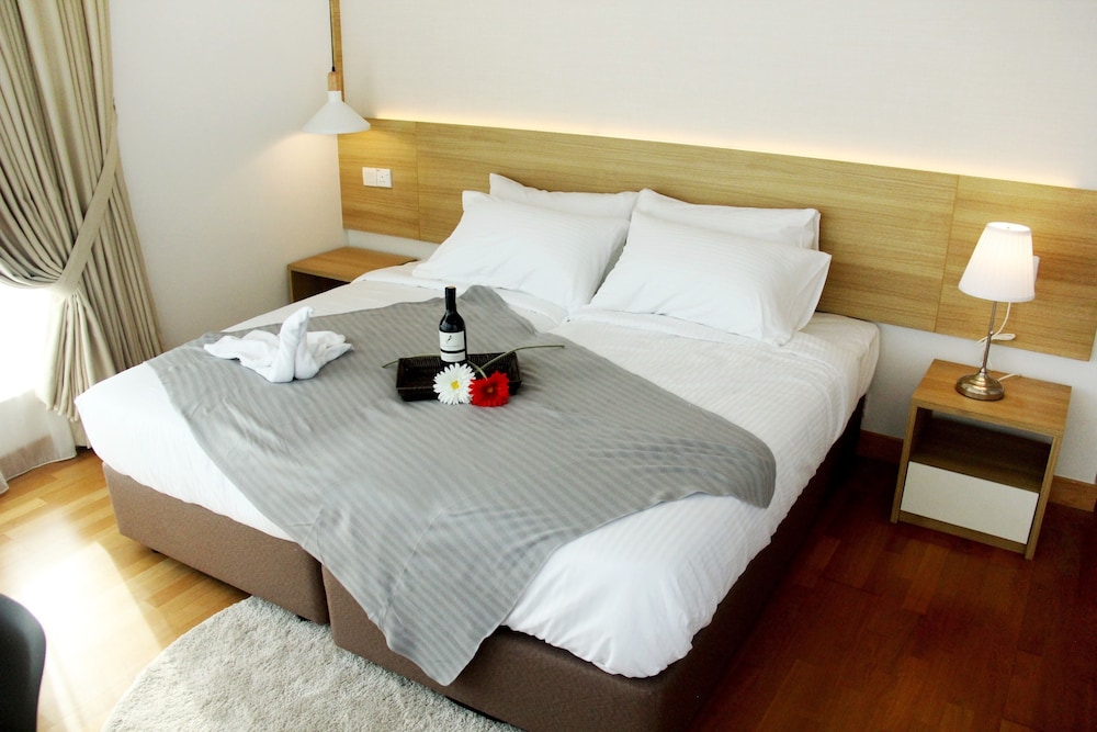 Suite, 2 Bedrooms photo 2