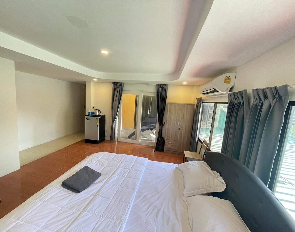 Deluxe Room, 1 Bedroom - Photo 2