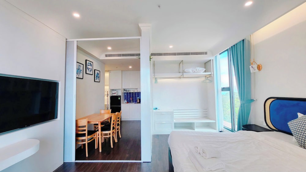 Deluxe Studio, 1 King Bed, Sea View