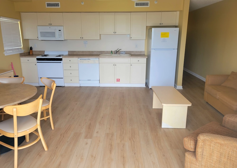 Deluxe Triple Room, Partial Ocean View photo 3