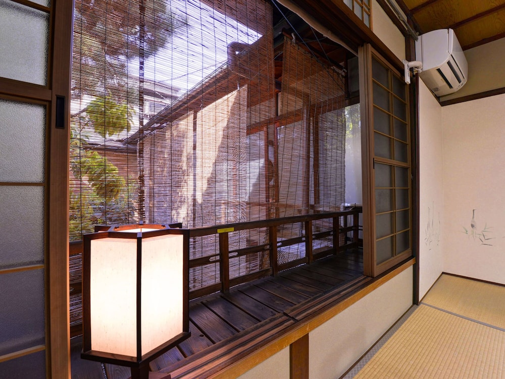 Traditional Japanese Townhouse Style Room for 6 Guests - Photo 4