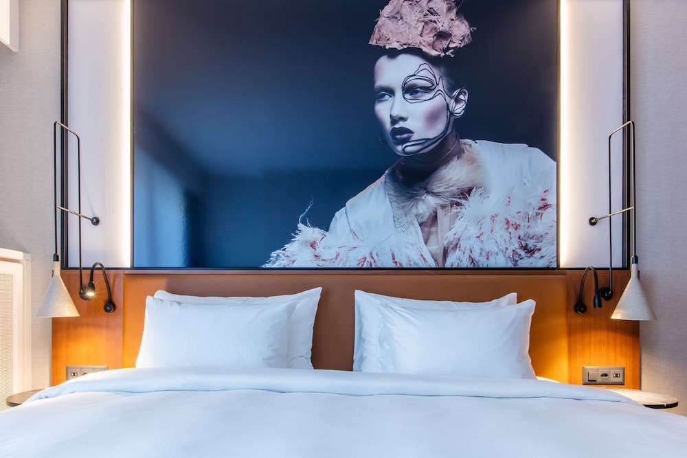 Standard Room thumbnail 5