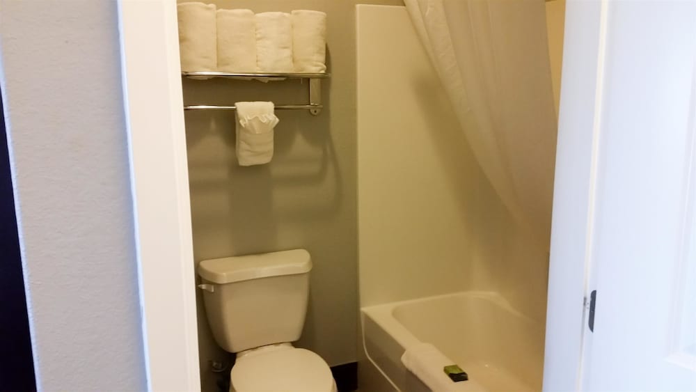 Deluxe Suite, 2 Queen Beds, Non Smoking photo 3