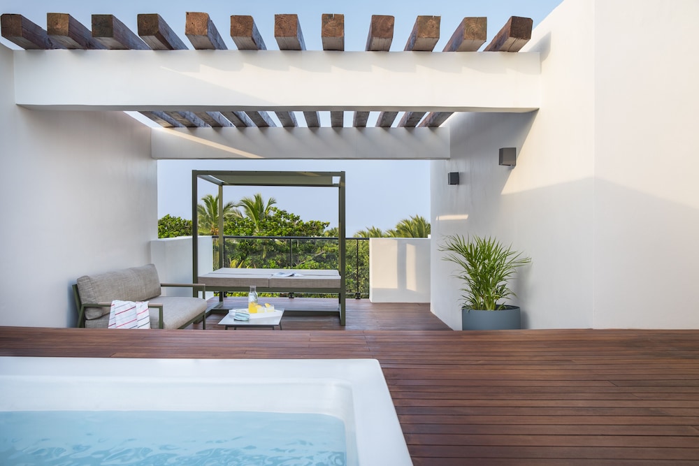 Excellence Club Two Story Rooftop Terrace Suite W/ Plunge Pool + 20% OFF SPA