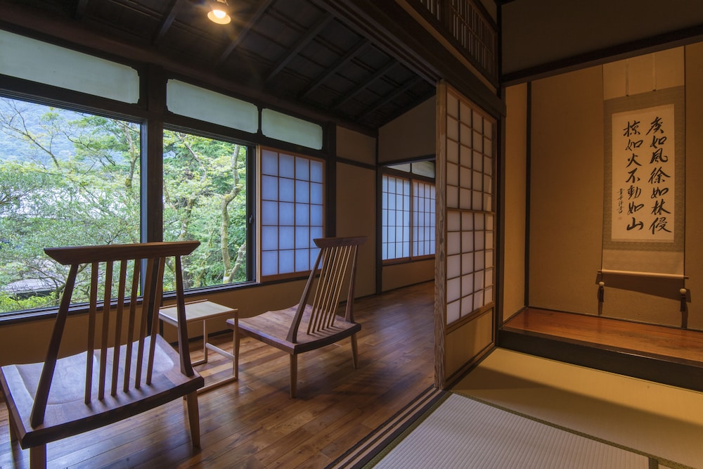 Superior Twin Room, Bathtub