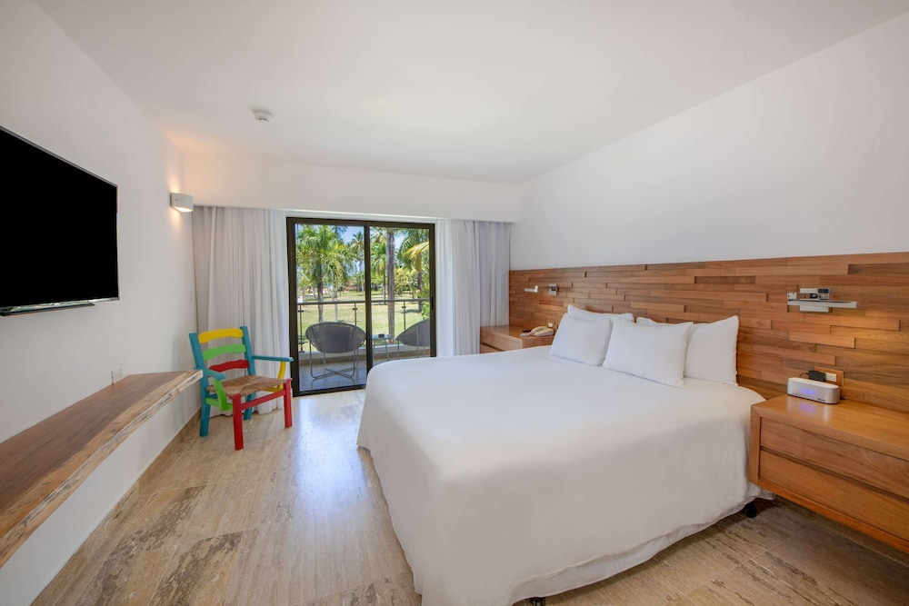 V Ocean View, 1 King Bed, Non-Smoking