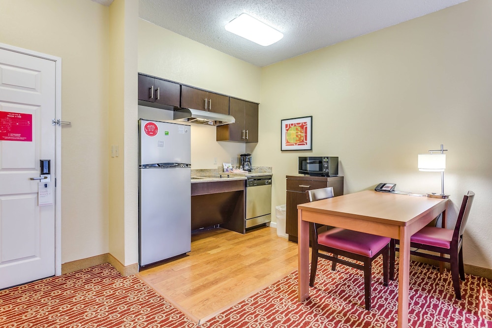 Suite, 1 Bedroom - Photo 3