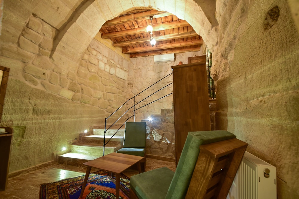Senior Suite, Jetted Tub - Photo 8