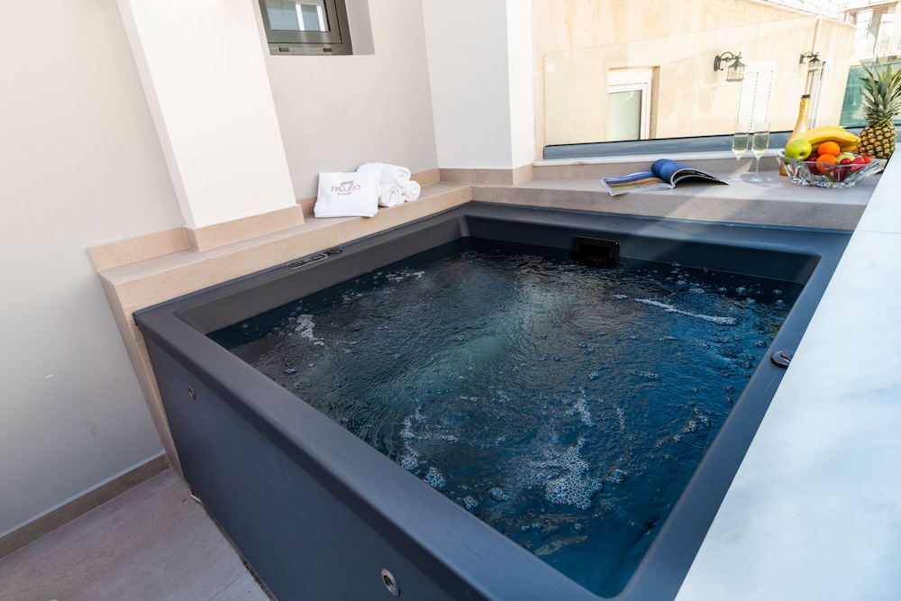 Executive Double Room, 1 Bedroom, Hot Tub photo 1