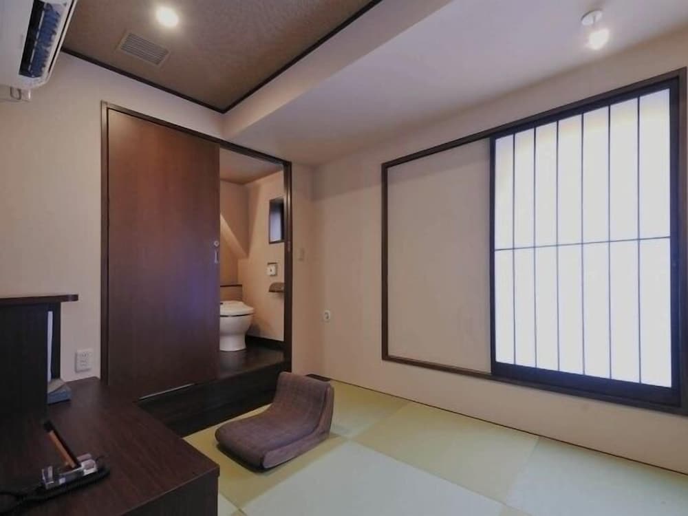 Japanese style singleB, Smoking photo 2