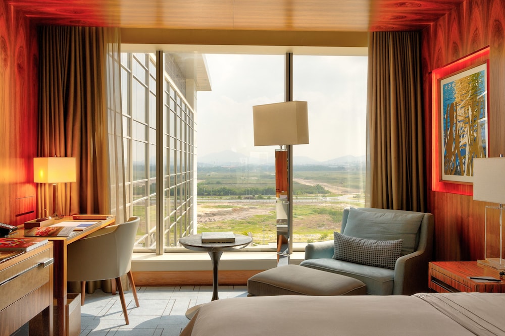 Classic Room, 1 King Bed, Accessible, City View