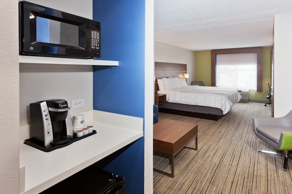 Suite, 1 King Bed, Accessible (Mobility Tub) - Photo 3