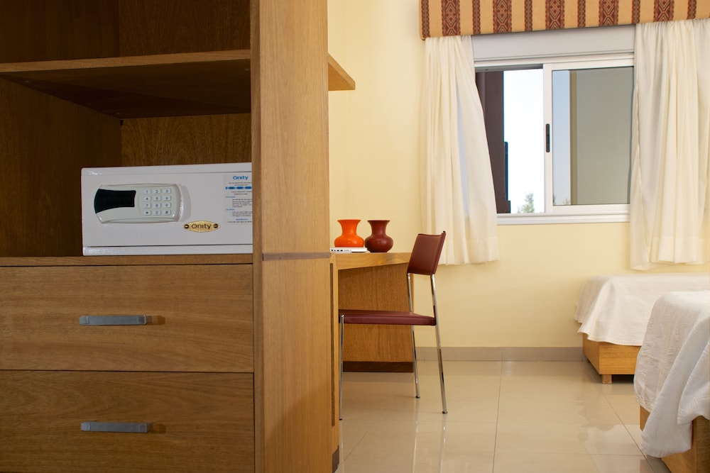 Standard Twin Room, 2 Twin Beds, Non Smoking photo 2