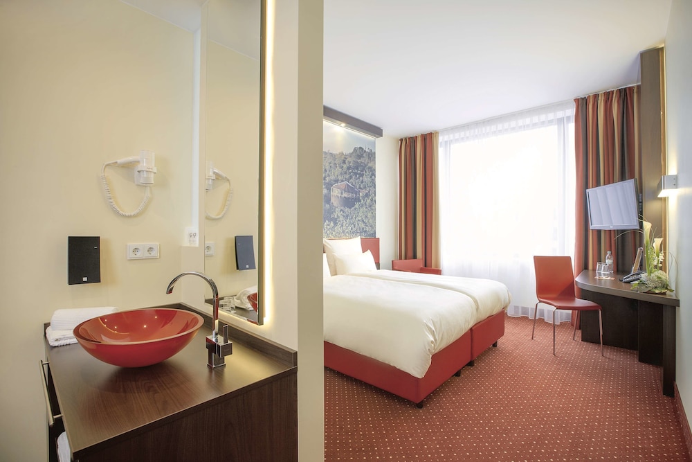 Suite, 1 Queen Bed (Quiet Location;Separate Living Room)