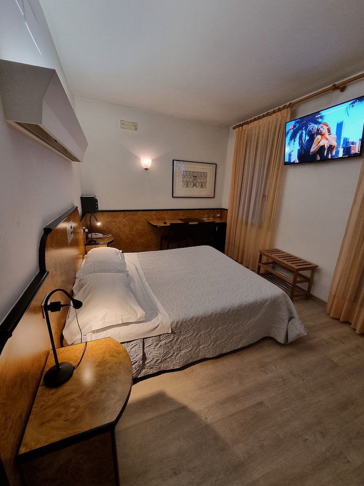 Standard Room photo 1