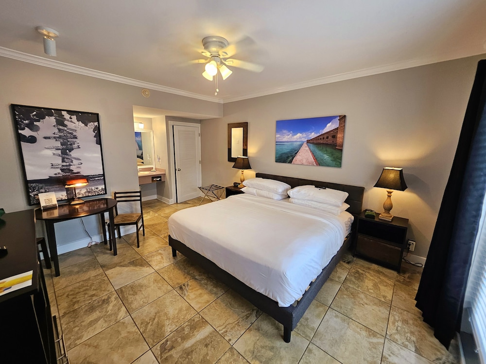 Room 42 - Classic - King Bed - Adults Only 21+