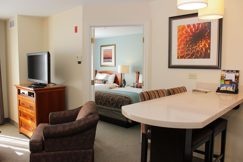 Suite, Multiple Beds (Two Bedroom) - Photo 1