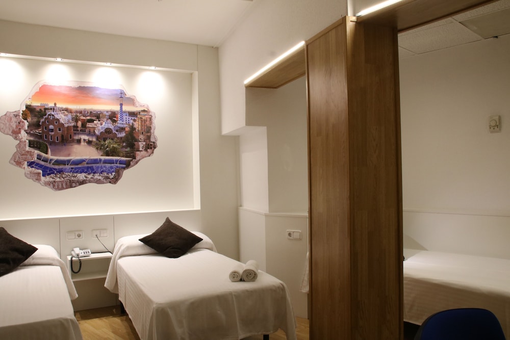 Double 2 beds and extra bed Interior photo 3