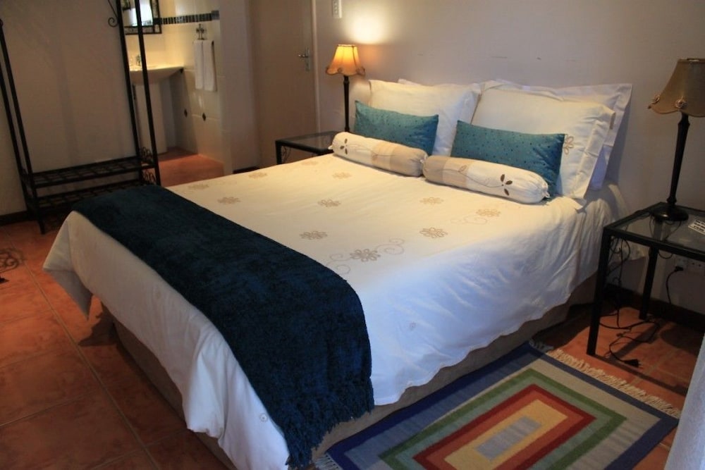Queen Bedded Room With En-Suite Bathroom (2) photo 1