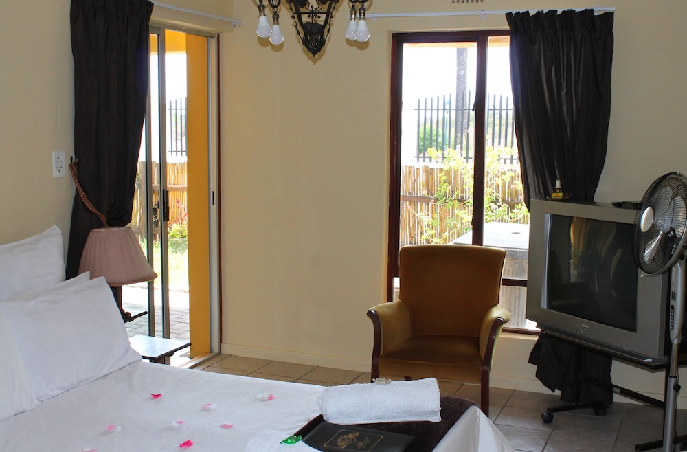 Standard Apartment, 1 Bedroom, Ground Floor photo 3