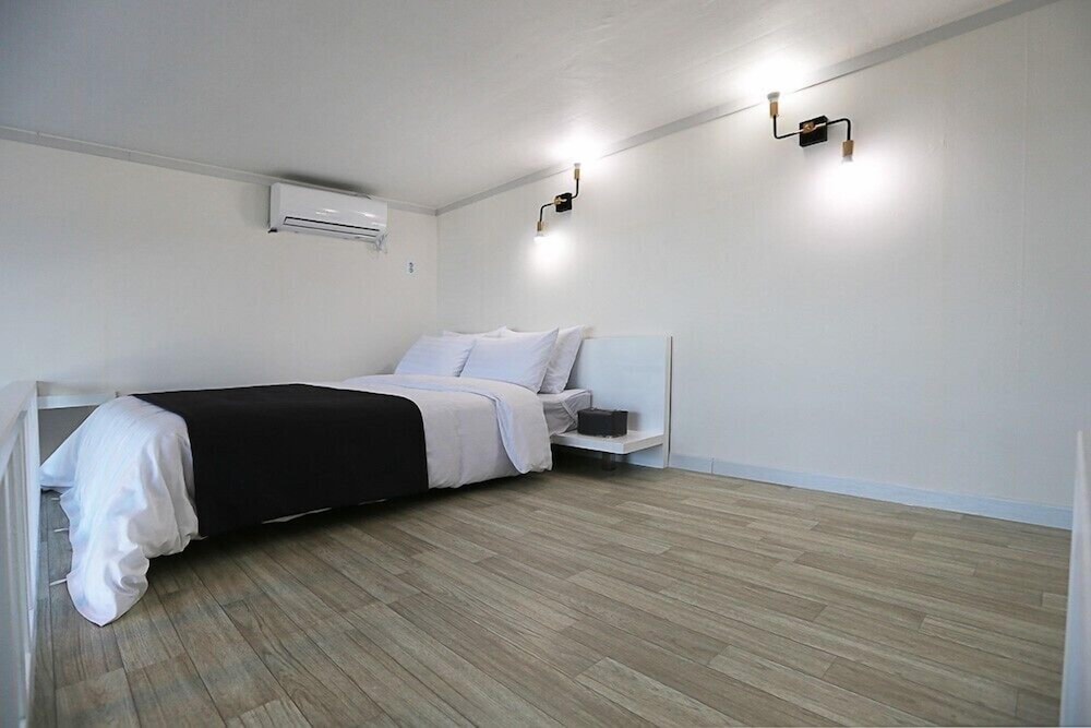 Room (202) photo 2