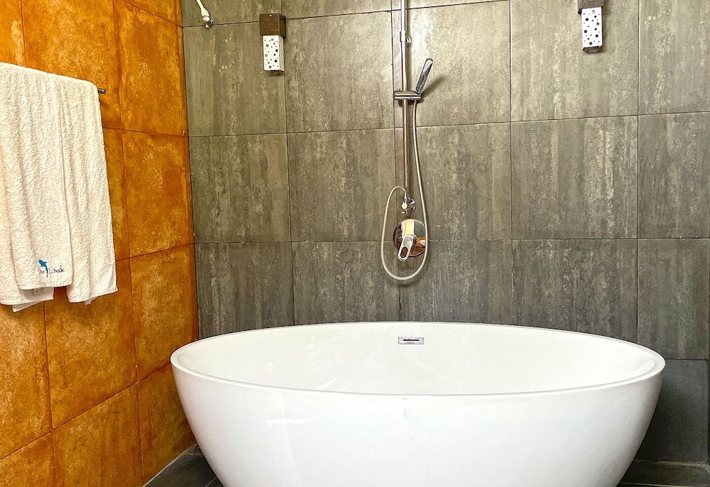 Superior Suite, Bathtub, Beach View photo 2