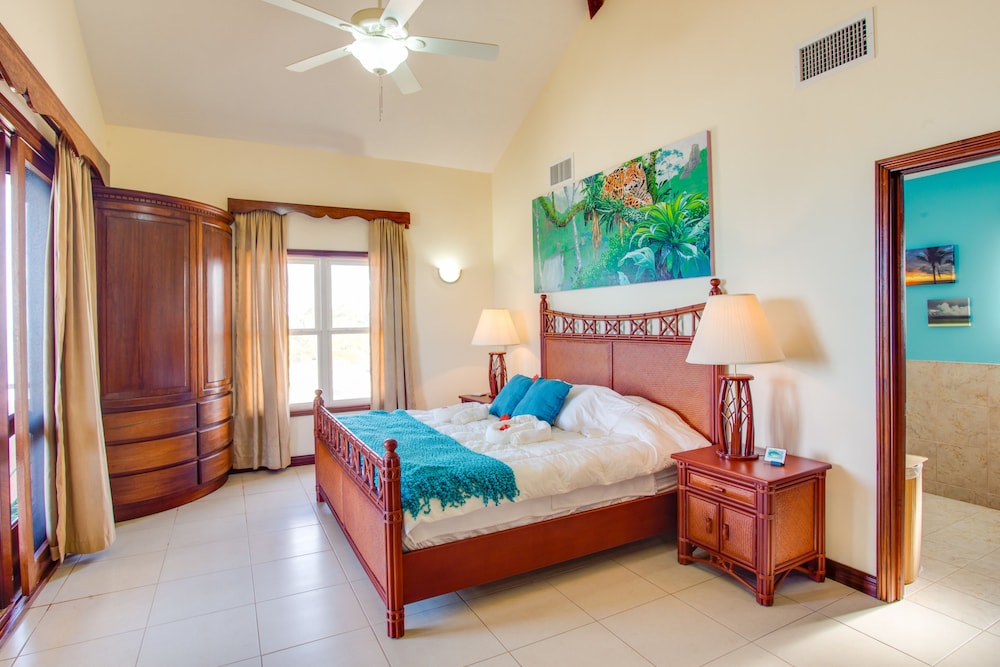 Luxury Penthouse, 3 Bedrooms, Balcony, Beachfront